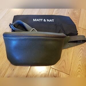 Matt & nat crossbody bag (fanny bag)